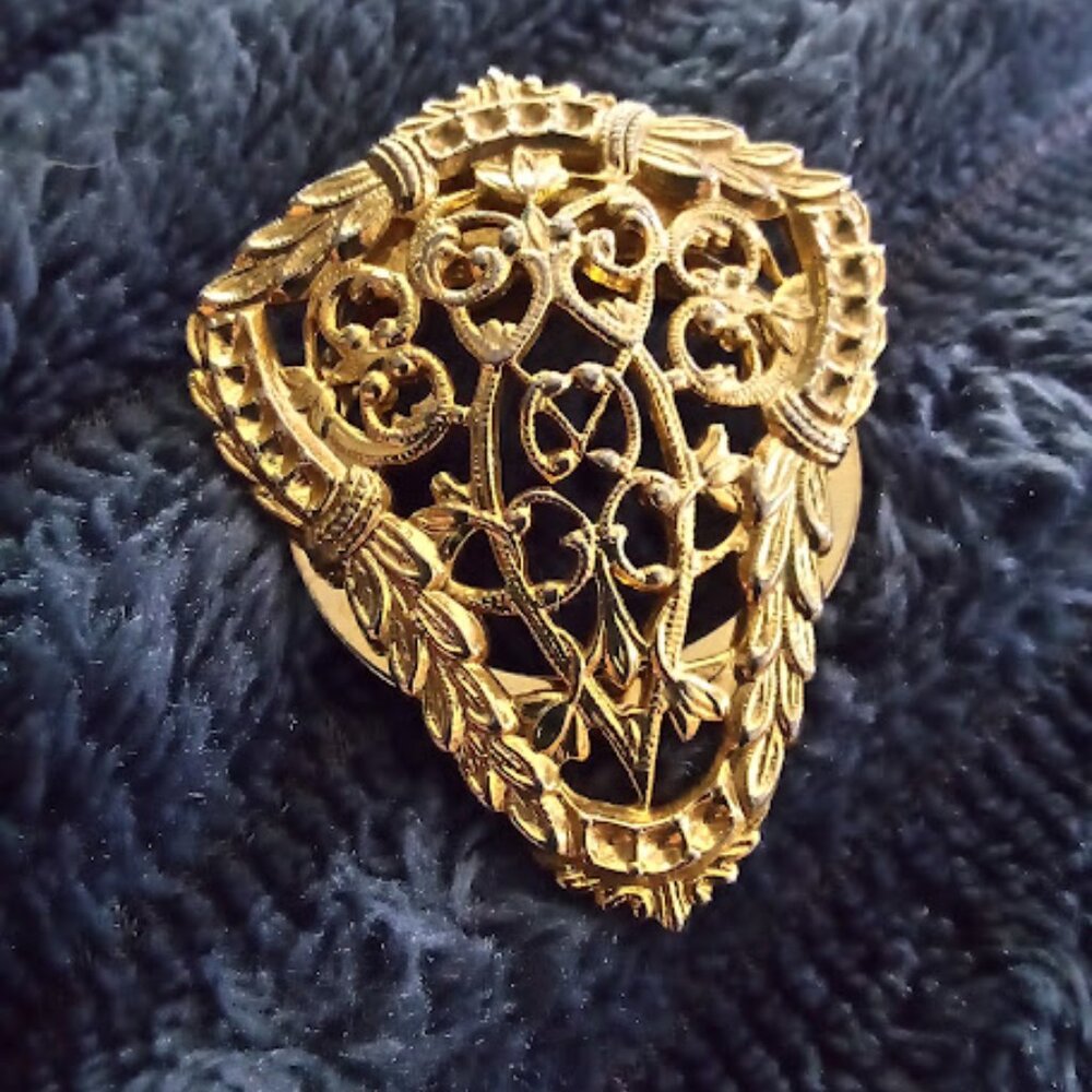 Liebo USA scarf clip EC gold tone